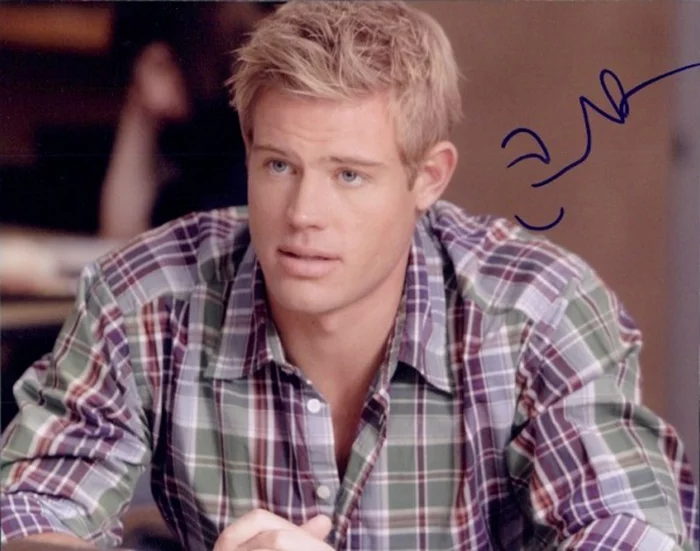 Trevor Donovan autograph