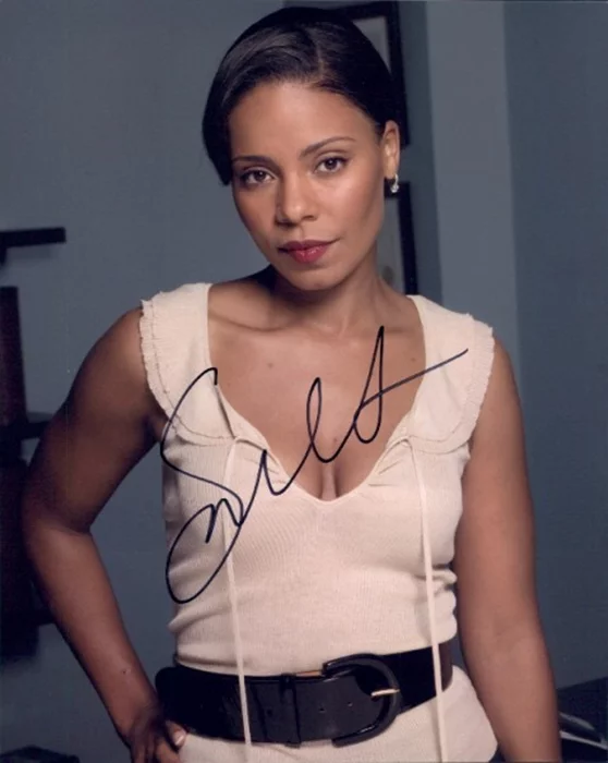Sanaa Lathan autograph