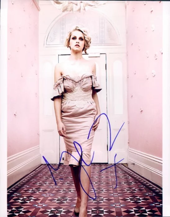Teresa Palmer autograph