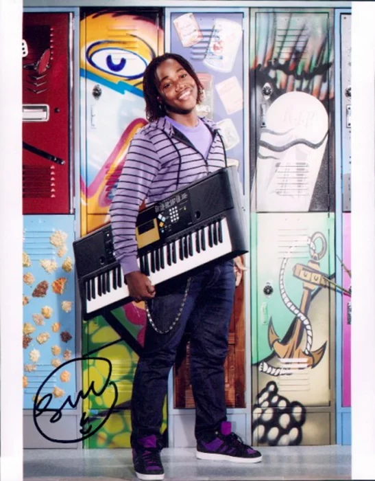 Leon Thomas autograph