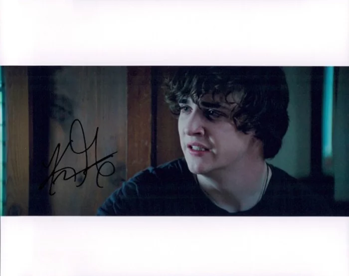 Kyle Gallner autograph
