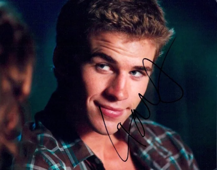 Liam Hemsworth autograph
