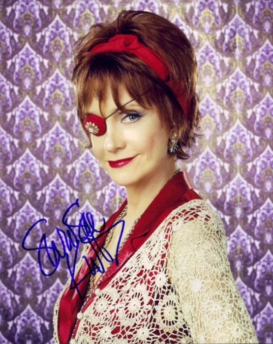 Swoosie Kurtz autograph