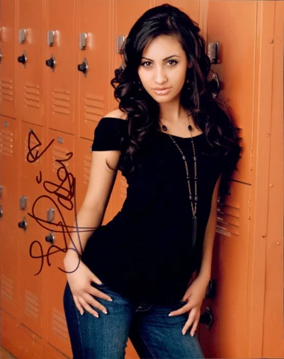 Francia Raisa autograph