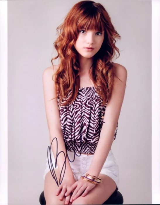 Bella Thorne autograph