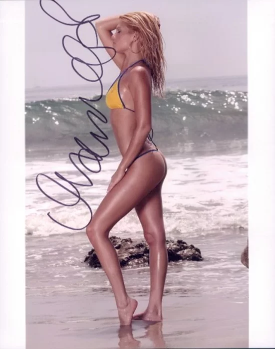 Chanel Zizerconenionson autograph