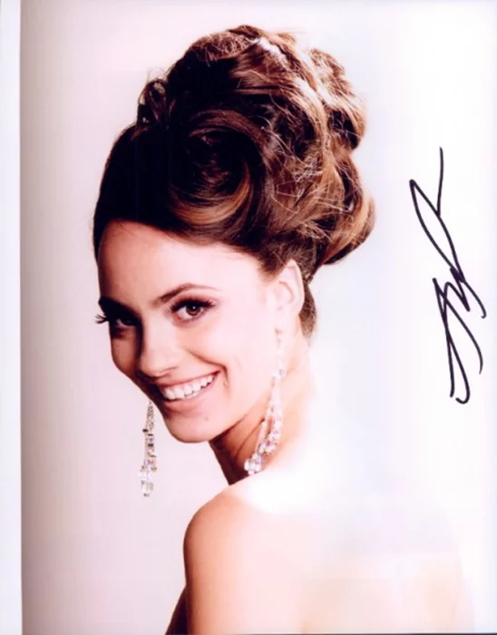 Sofya Skya autograph