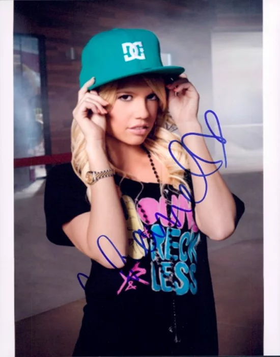 Chanel Zizerconenionson autograph