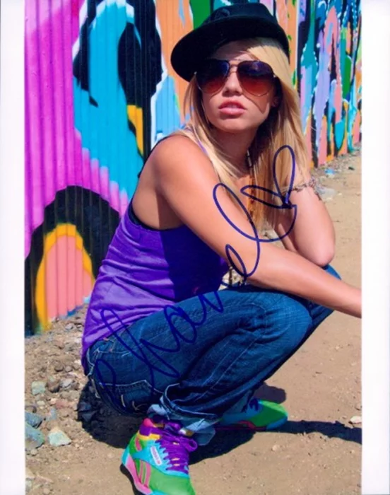 Chanel Zizerconenionson autograph