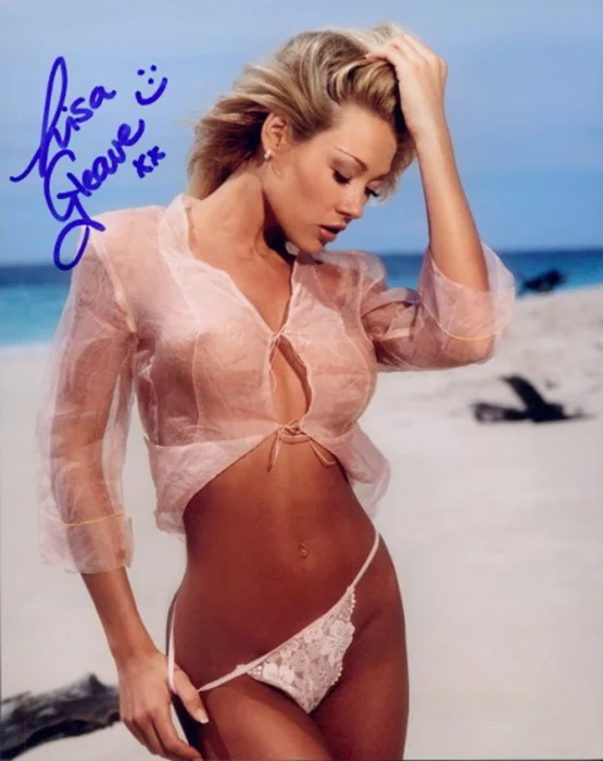 Lisa Gleave autograph