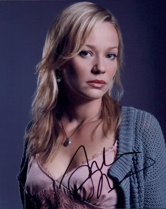 Samantha Mathis autograph