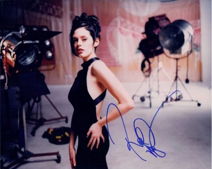 Rose McGowan autograph