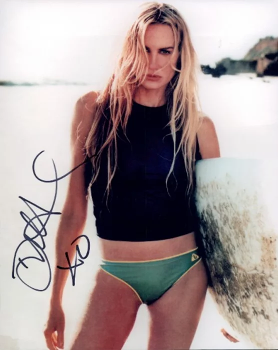 Daryl Hannah autograph