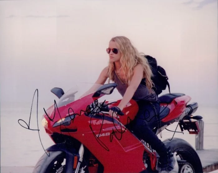 Teresa Palmer autograph