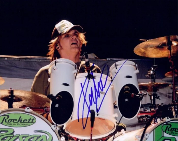 Rikki Rockett autograph