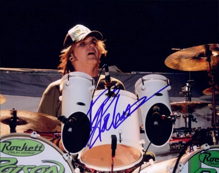 Rikki Rockett autograph