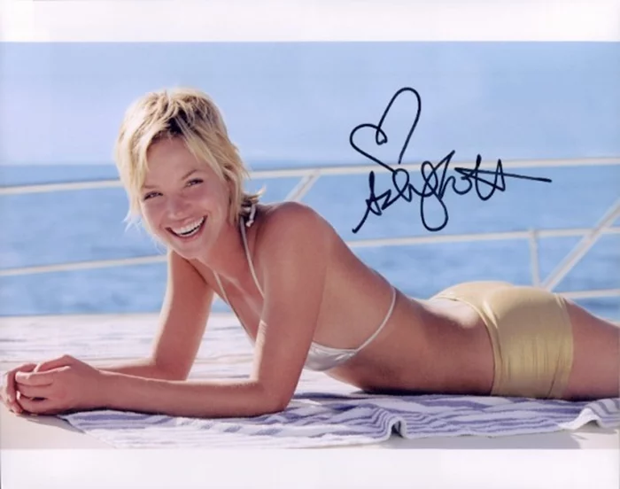 Ashley Scott autograph