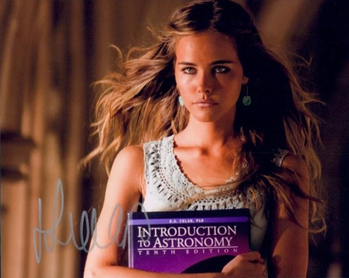 Isabel Lucas autograph