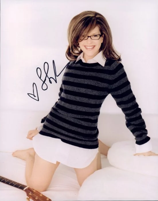 Lisa Loeb autograph