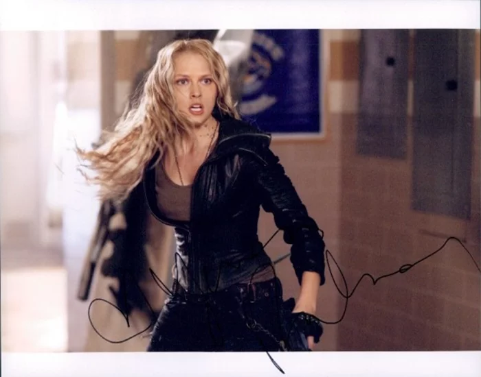 Teresa Palmer autograph