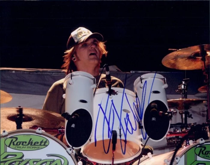 Rikki Rockett autograph