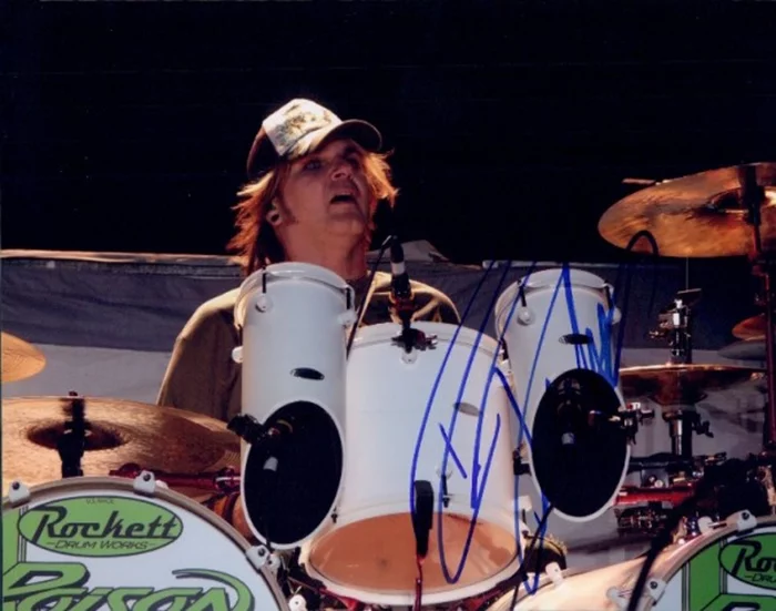 Rikki Rockett autograph