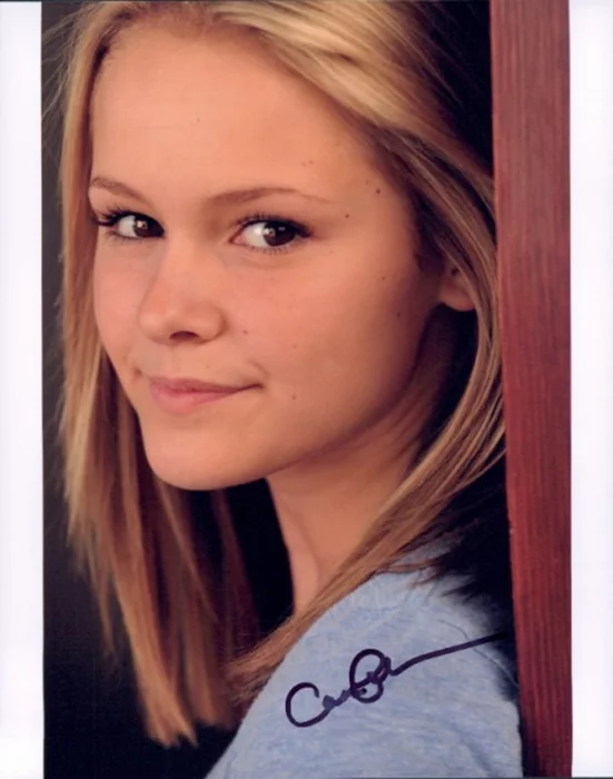 Cassi Thomson autograph