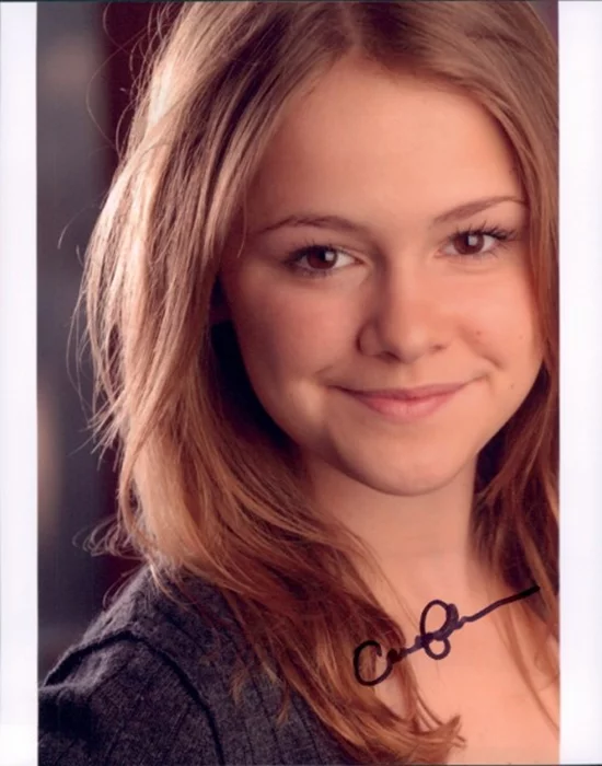 Cassi Thomson autograph