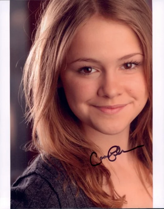 Cassi Thomson autograph