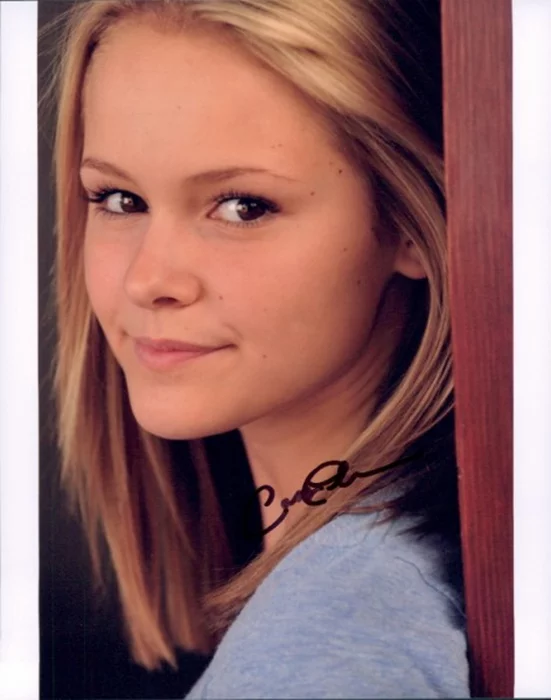 Cassi Thomson autograph