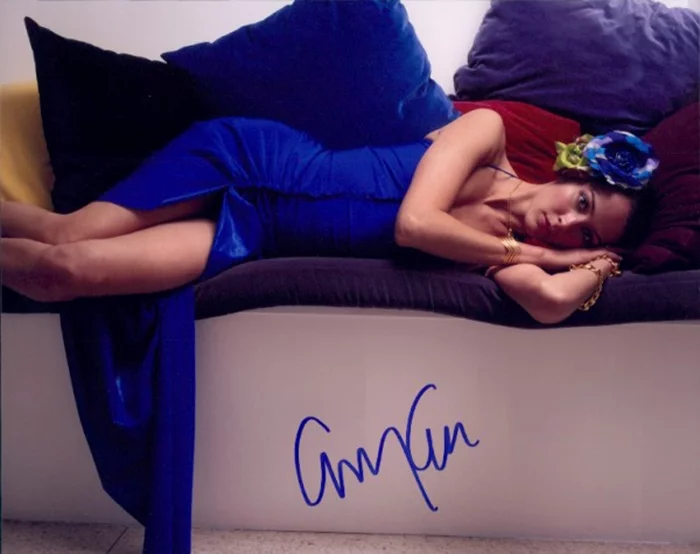 Amy Acker autograph