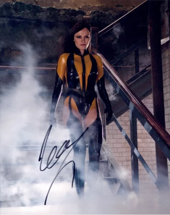 Malin Akerman autograph