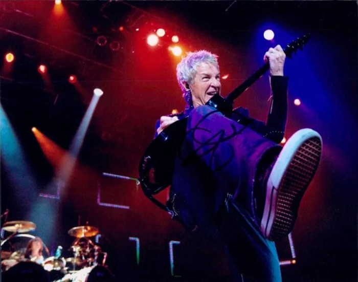 Kevin Cronin autograph