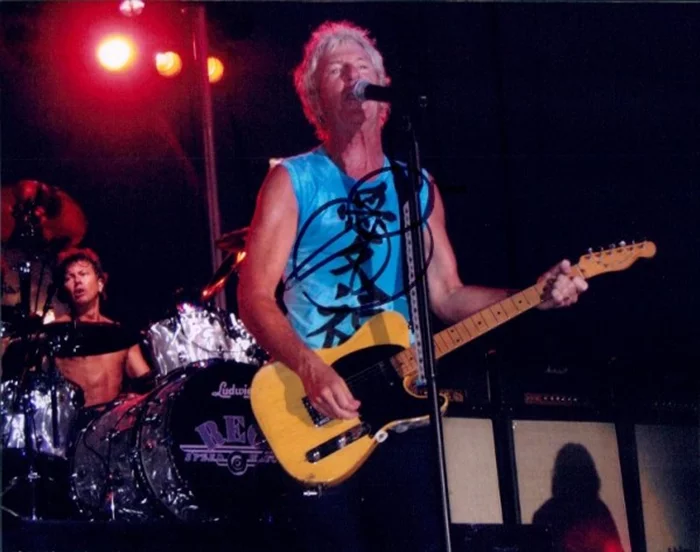 Kevin Cronin autograph