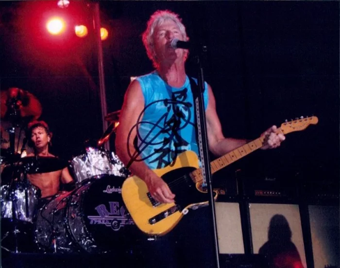 Kevin Cronin autograph