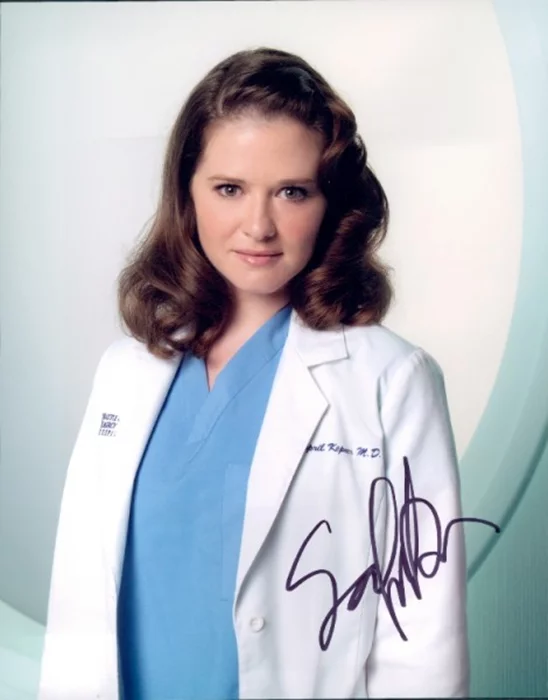 Sarah Drew autograph