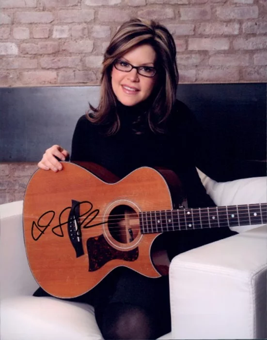 Lisa Loeb autograph