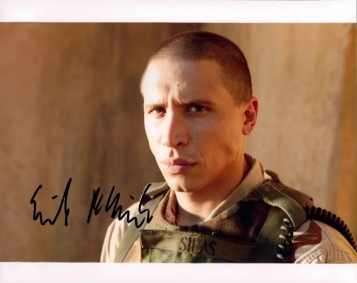 Erik Palladino autograph