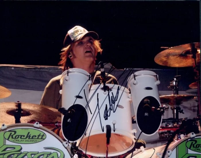 Rikki Rockett autograph