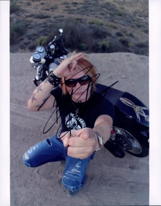 Rikki Rockett autograph