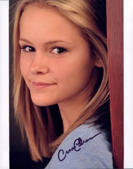 Cassi Thomson autograph