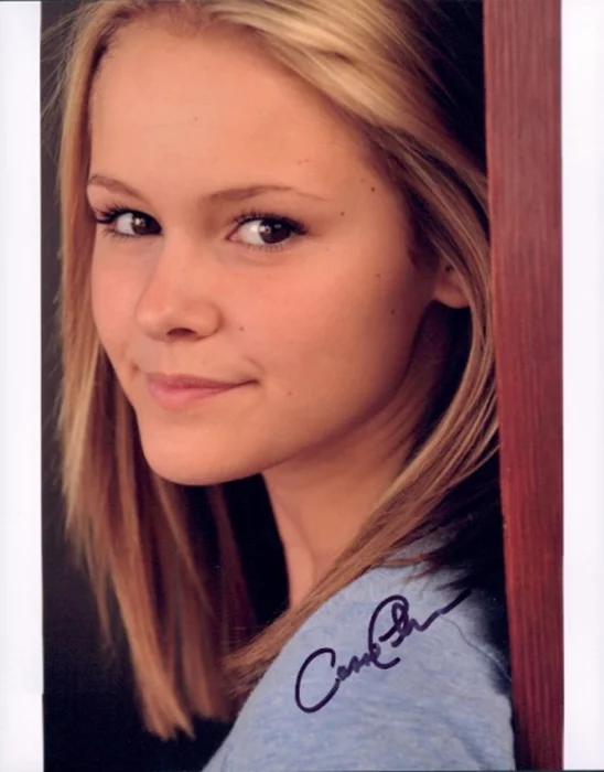 Cassi Thomson autograph