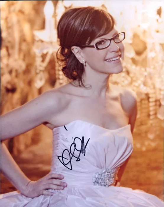 Lisa Loeb autograph