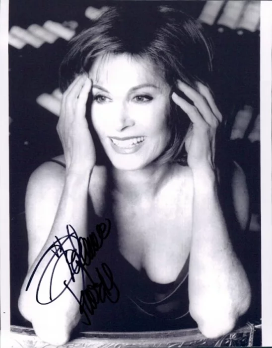 Stefanie Powers autograph