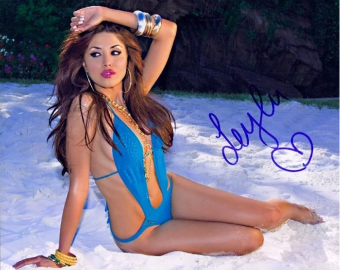 Leyla Milani autograph