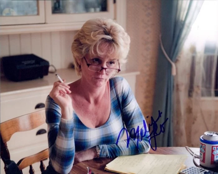 Melissa Leo autograph