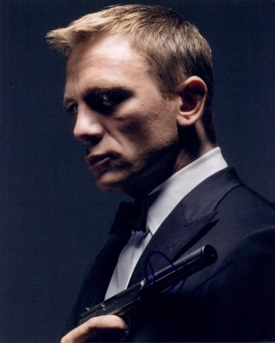 Daniel Craig autograph