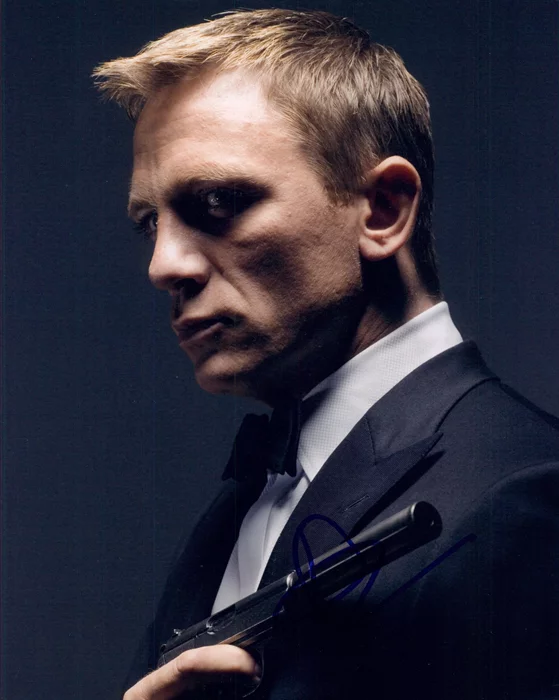 Daniel Craig autograph