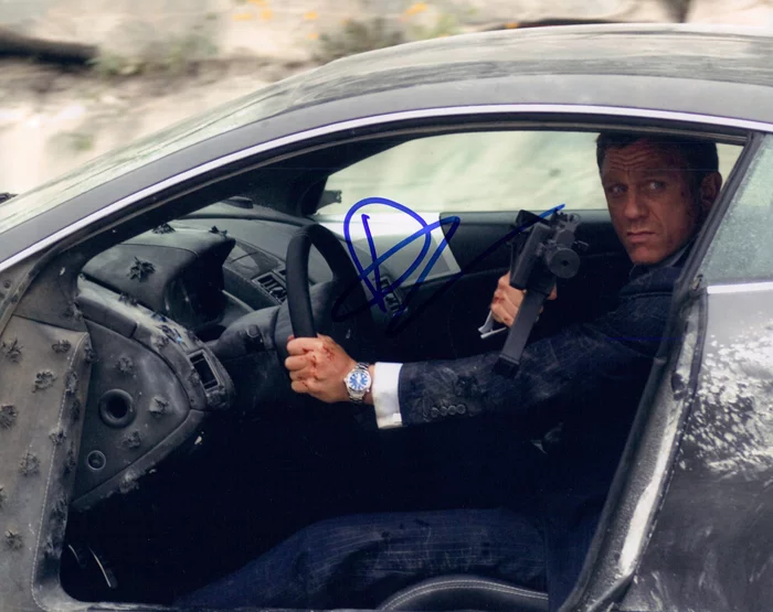 Daniel Craig autograph