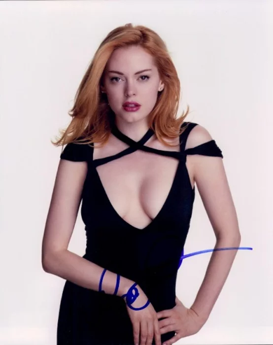 Rose McGowan autograph